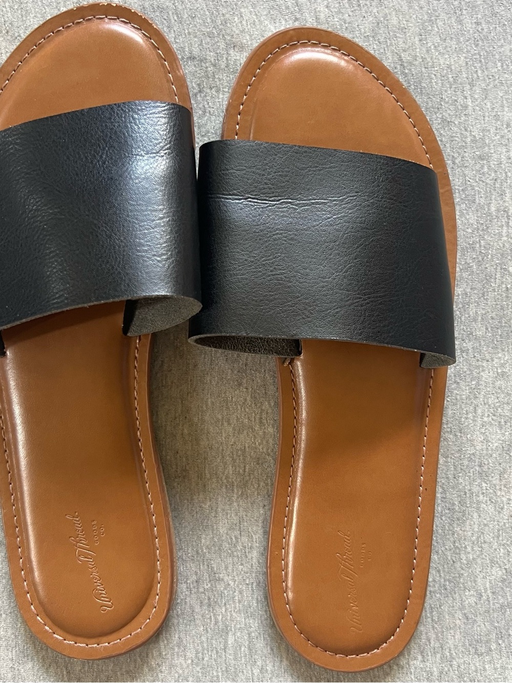 Universal Thread Black Slide Sandals with Brown Footbed